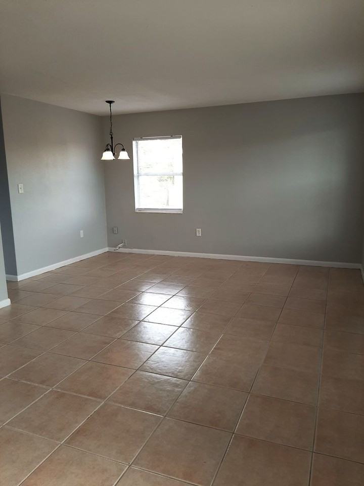 21440 Mallory Ave - Photo 4 of 17