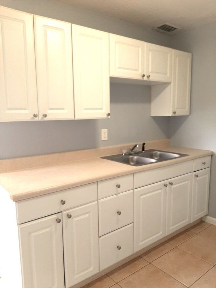 21440 Mallory Ave - Photo 5 of 17