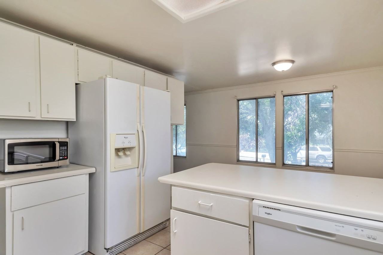 3911 S Lorna Dr - Photo 4 of 26