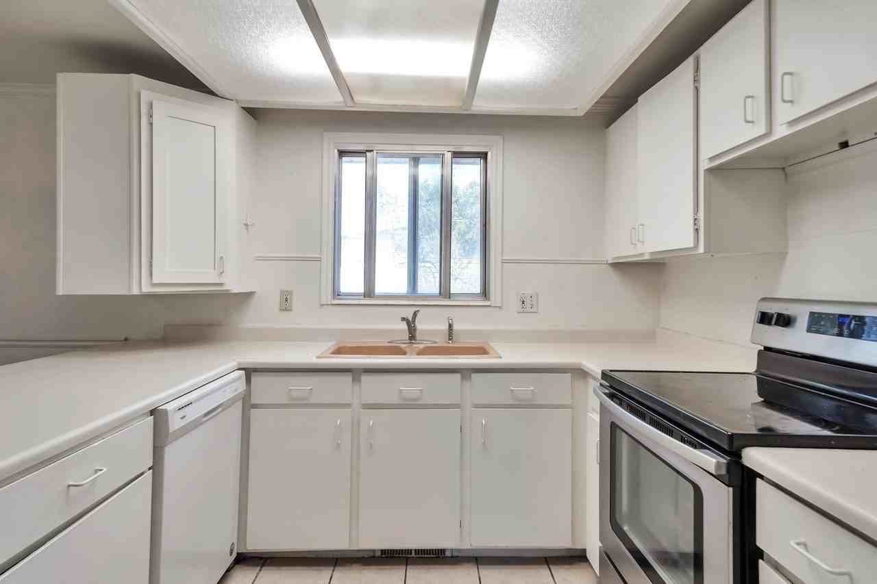 3911 S Lorna Dr - Photo 7 of 26
