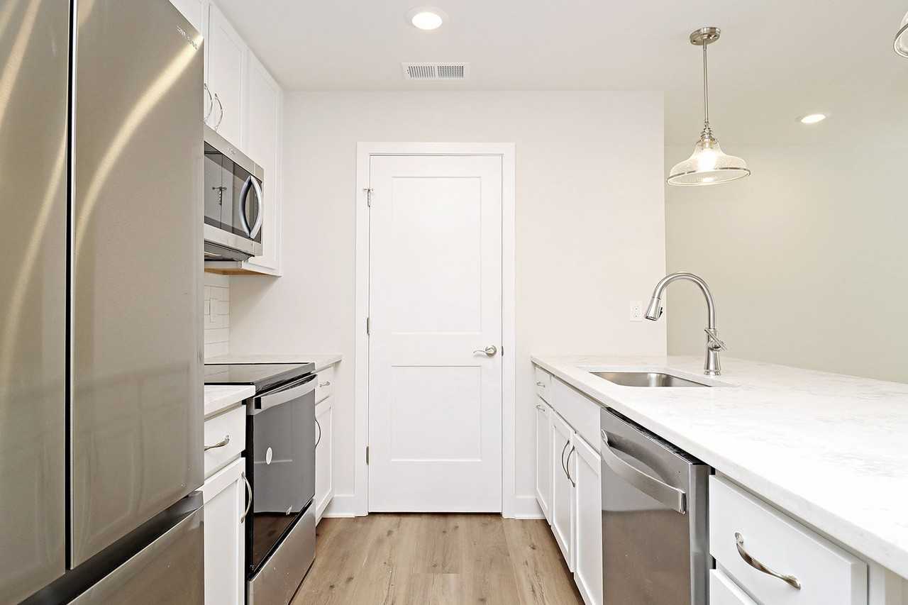 5065 Mary Jackson Ct #B - Photo 6 of 19