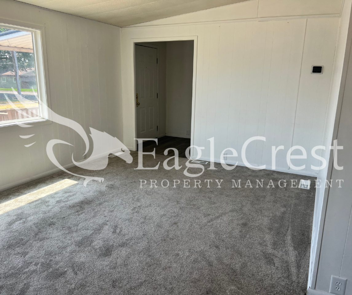 1913 J St - Photo 2 of 10