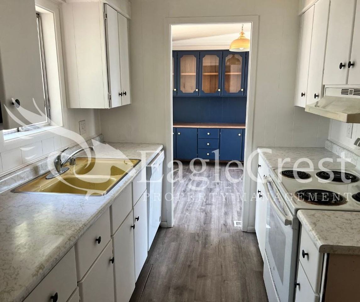 1913 J St - Photo 3 of 10