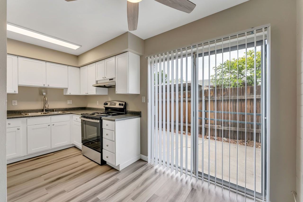 Country Club Villas - Photo 3 of 42