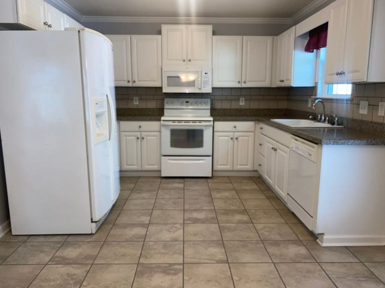 636 Potomac Pl - Photo 2 of 13