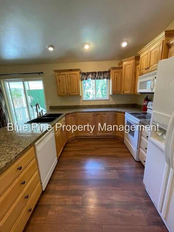 2409 Brandon Dr - Photo 4 of 24