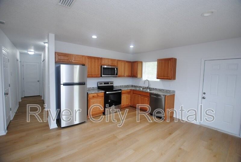 6257 Magnolia St - Photo 2 of 24