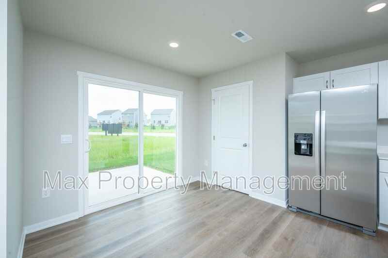 4582 Se Rockford - Photo 4 of 21