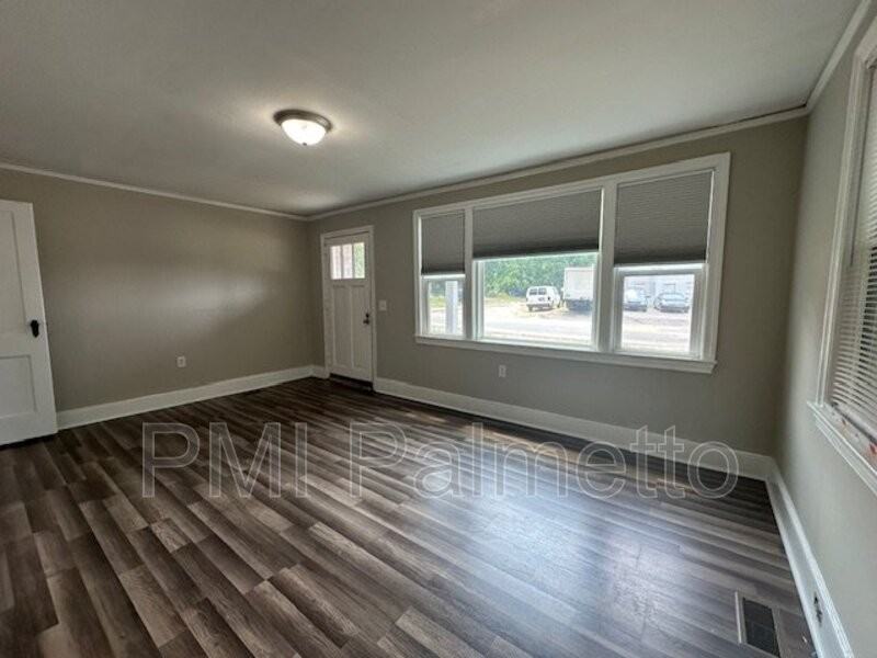 2201 Vine St - Photo 4 of 19