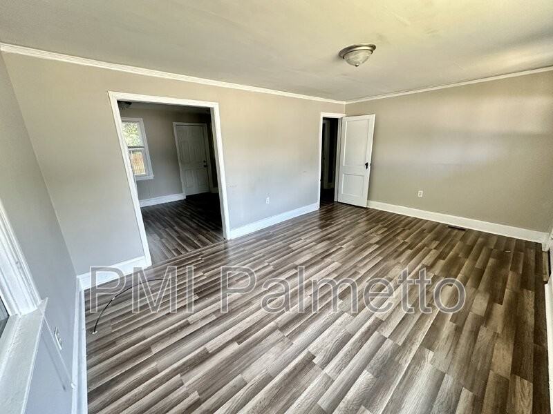 2201 Vine St - Photo 6 of 19