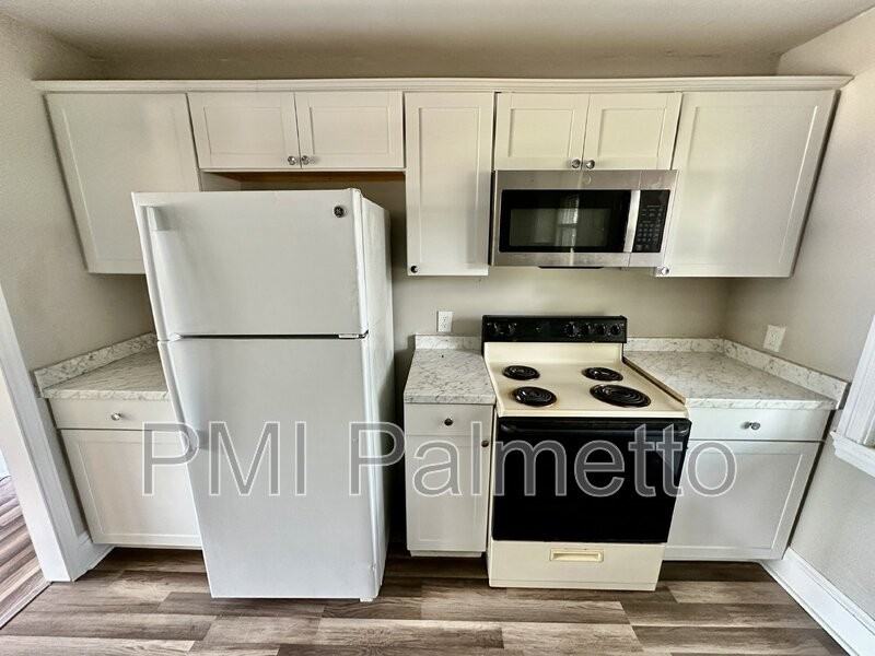 2201 Vine St - Photo 7 of 18