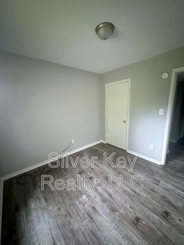 311 Sunset Dr #6 - Photo 6 of 9