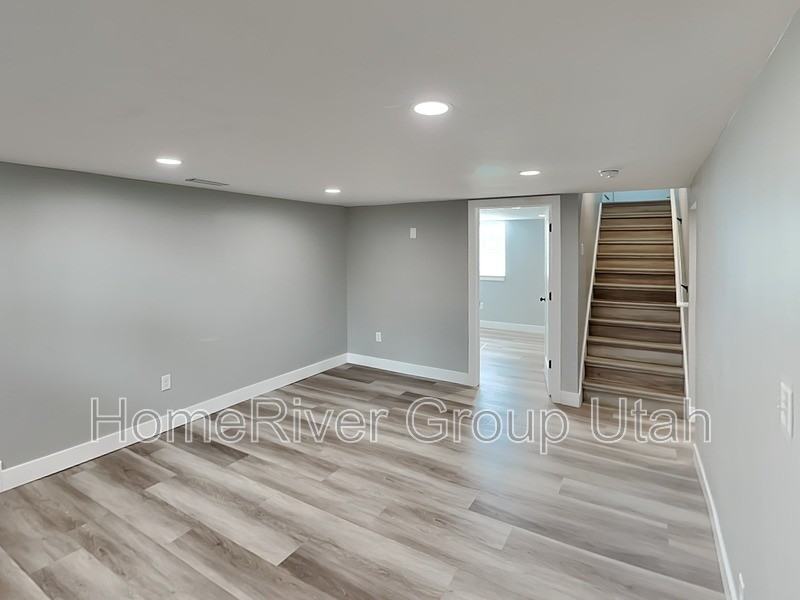 1021 E Wilson Ave #2 - Photo 5 of 13