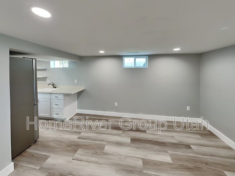 1021 E Wilson Ave #2 - Photo 6 of 13
