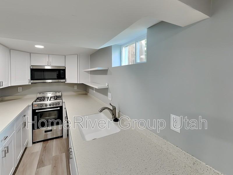 1021 E Wilson Ave #2 - Photo 4 of 13