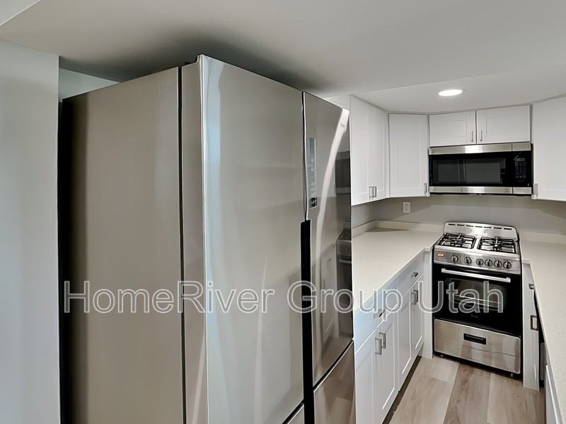1021 E Wilson Ave #2 - Photo 2 of 13