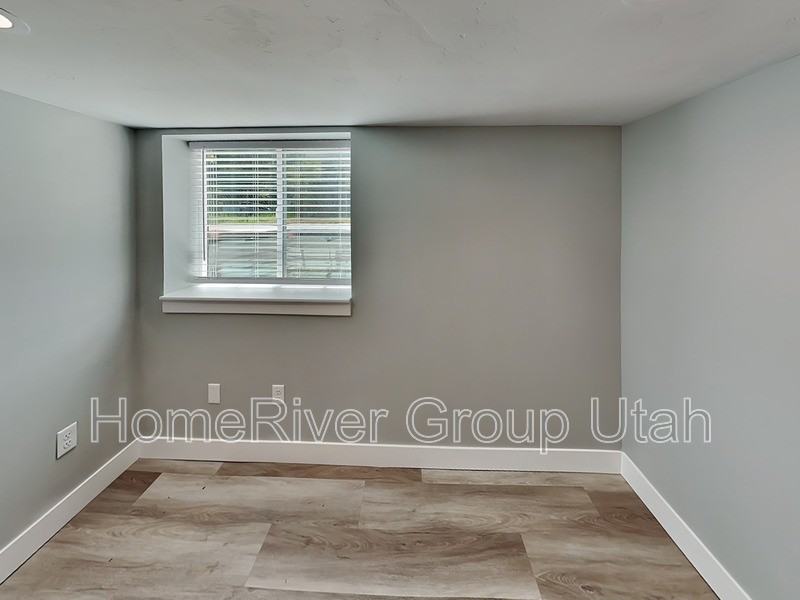 1021 E Wilson Ave #2 - Photo 7 of 13