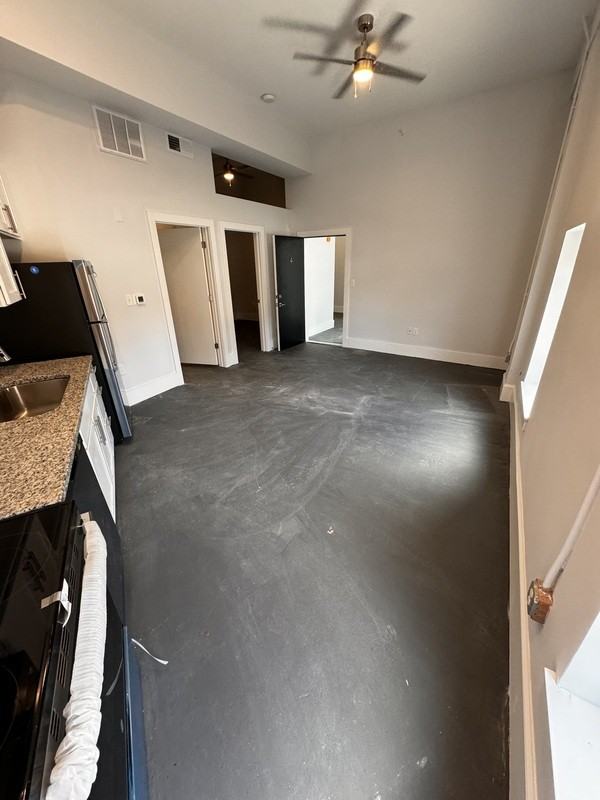 101 S Main St #4 - Photo 3 of 8
