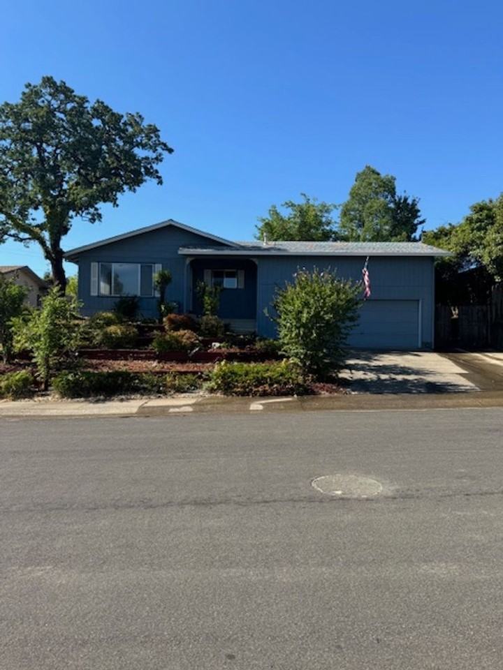 3777 Lake Forest Dr - Photo 3 of 22