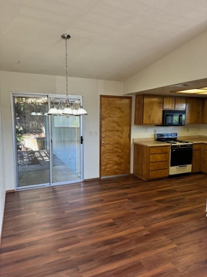 3777 Lake Forest Dr - Photo 6 of 22
