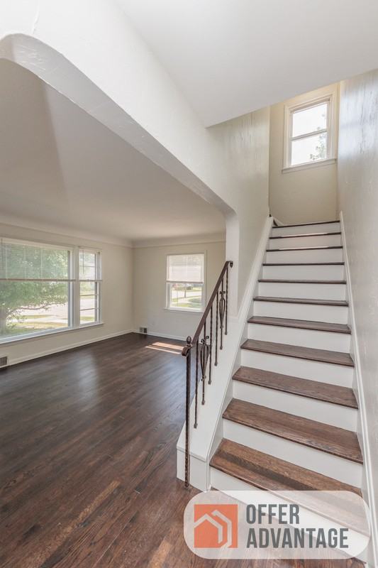 376 E 288th St - Photo 4 of 10