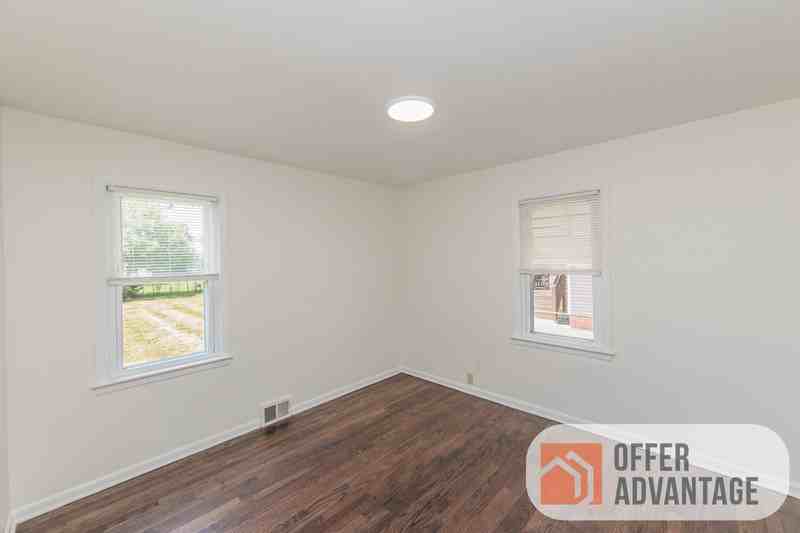 376 E 288th St - Photo 5 of 10