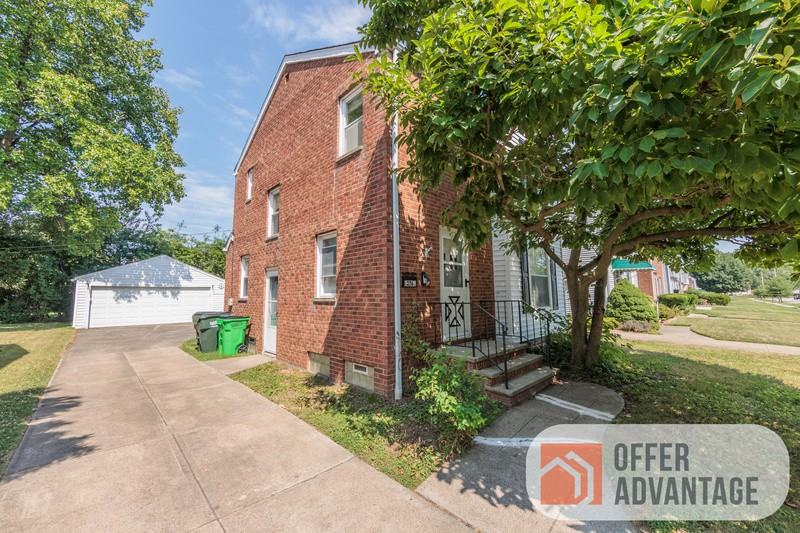 376 E 215th St - Photo 2 of 10