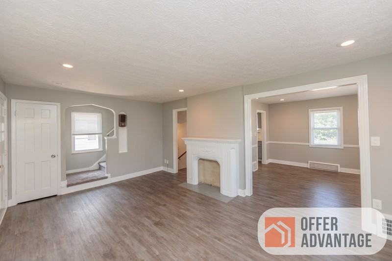 376 E 215th St - Photo 3 of 10