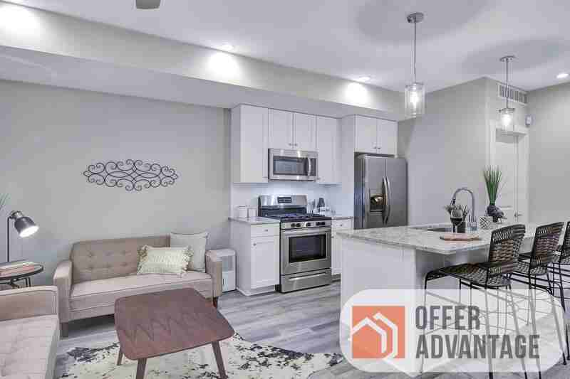 219 Oxford Ave - Photo 5 of 10