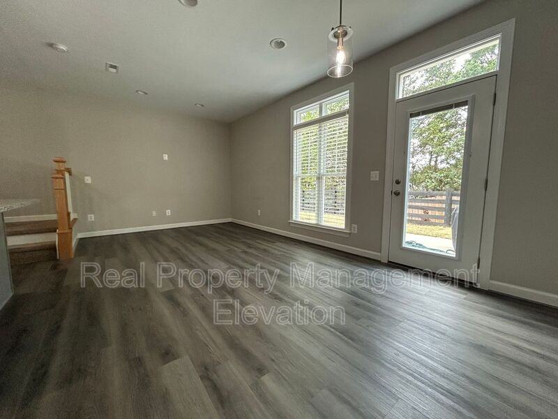113 Coralyrose Ct - Photo 2 of 11