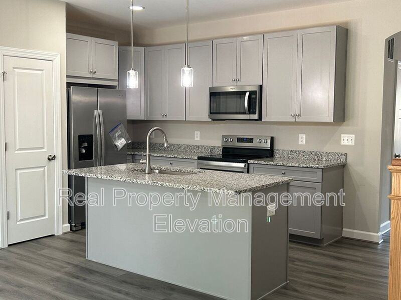 113 Coralyrose Ct - Photo 3 of 11