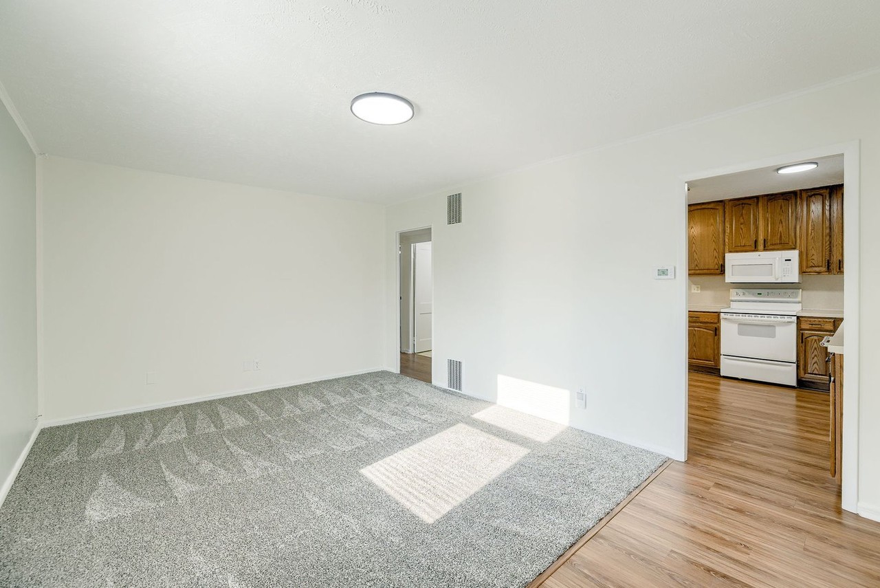 6795 Seward St - Photo 6 of 24