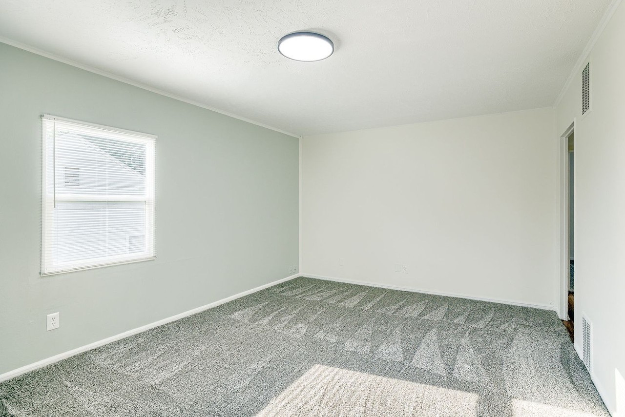 6795 Seward St - Photo 7 of 24