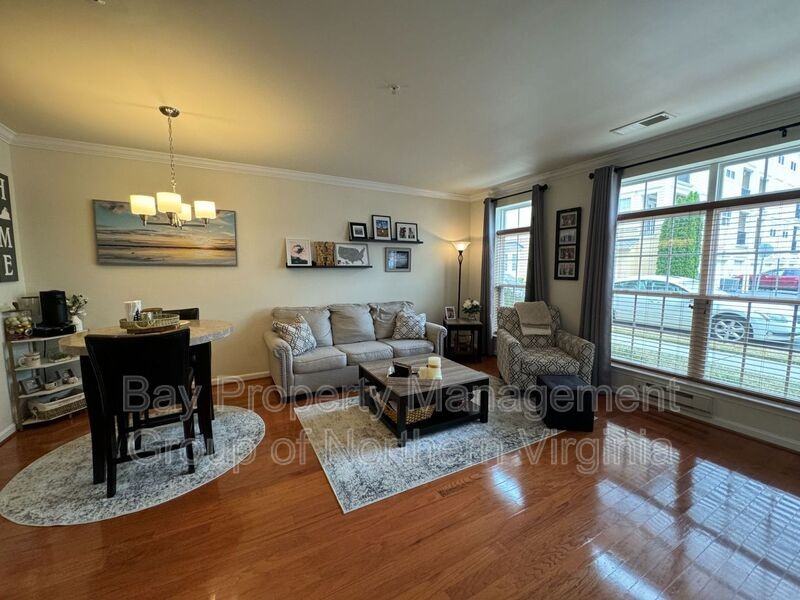 42527 Highgate Ter - Photo 3 of 18