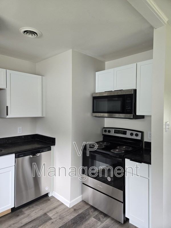 7425 N Oak St - Photo 3 of 9