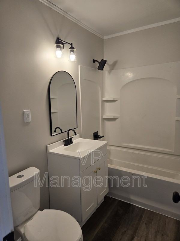 7425 N Oak St - Photo 4 of 9