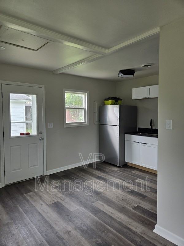 7425 N Oak St - Photo 7 of 9