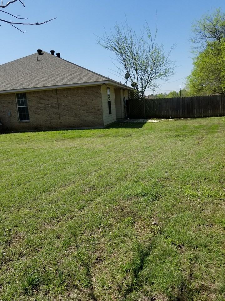 1202 Gregory Ct - Photo 2 of 14