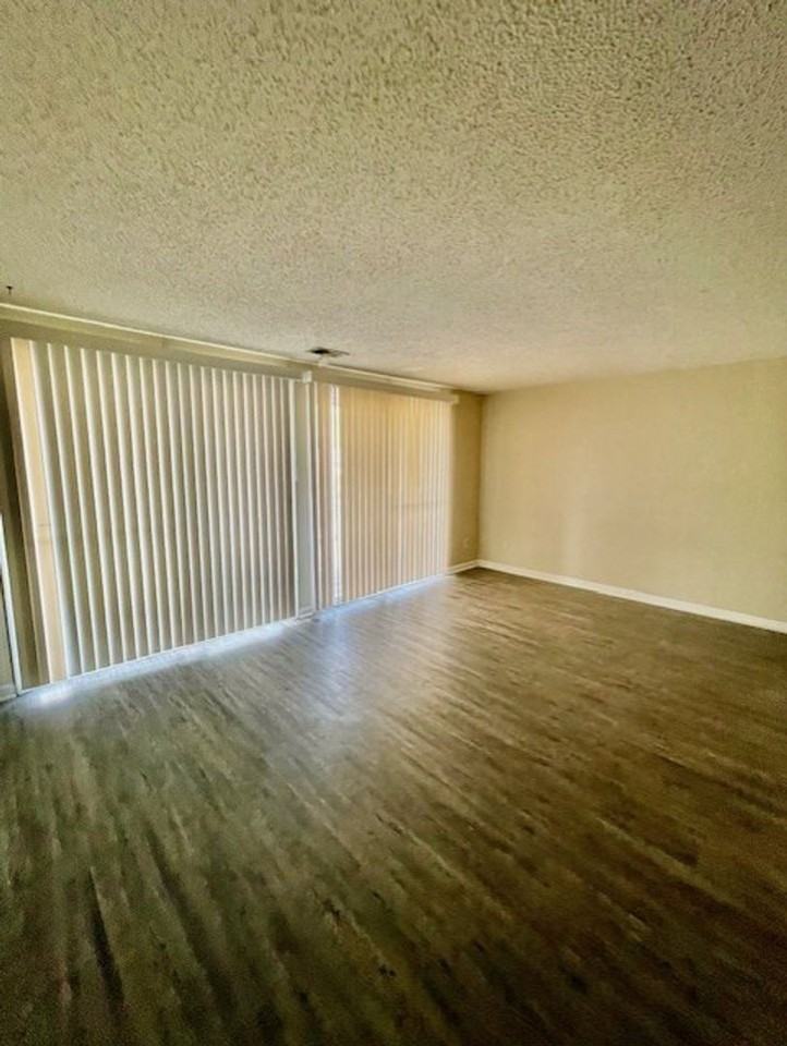 1624 Arlyn Circle - Photo 3 of 9