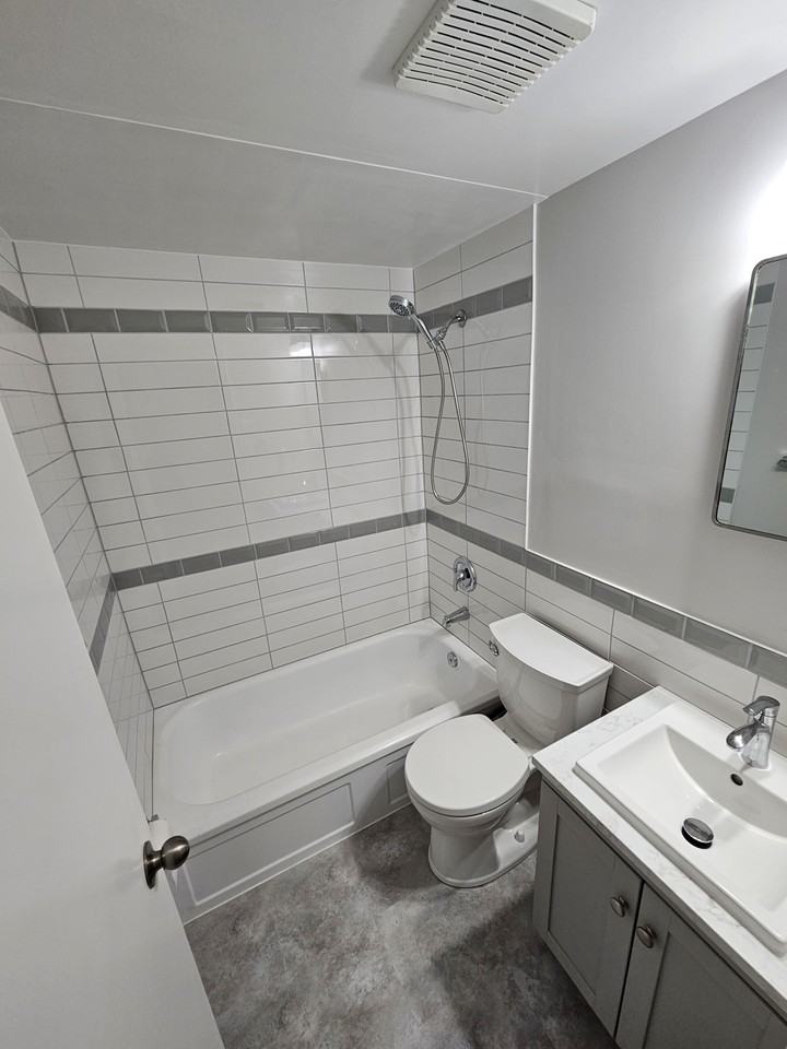 310 Yonge Street #5 - Photo 2 of 9