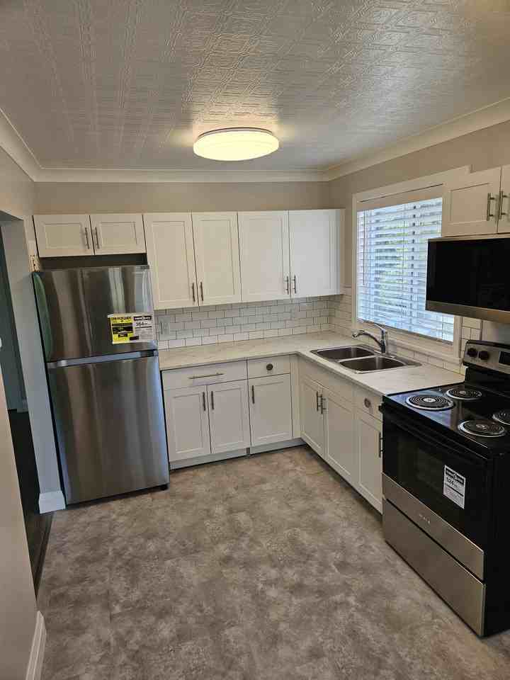 310 Yonge Street #5 - Photo 3 of 9