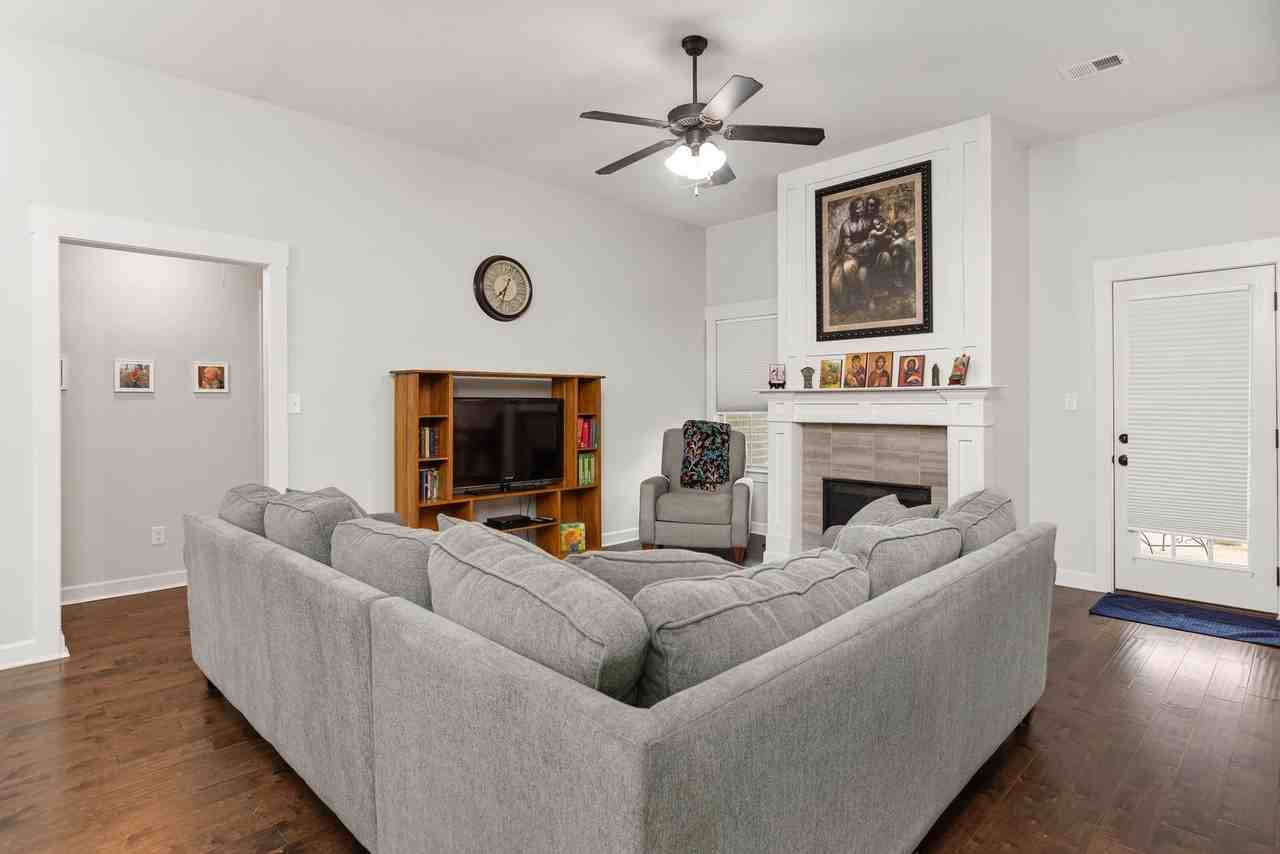 3510 Champion Hills Dr - Photo 4 of 23