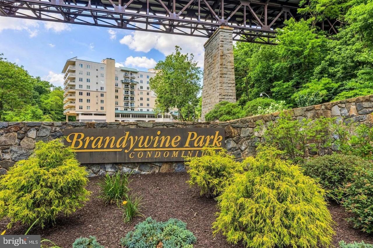 1704 N Park Dr - Photo 2 of 32