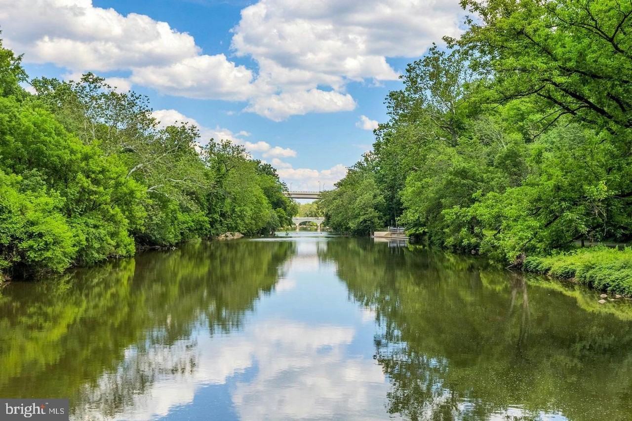 1704 N Park Dr - Photo 3 of 32