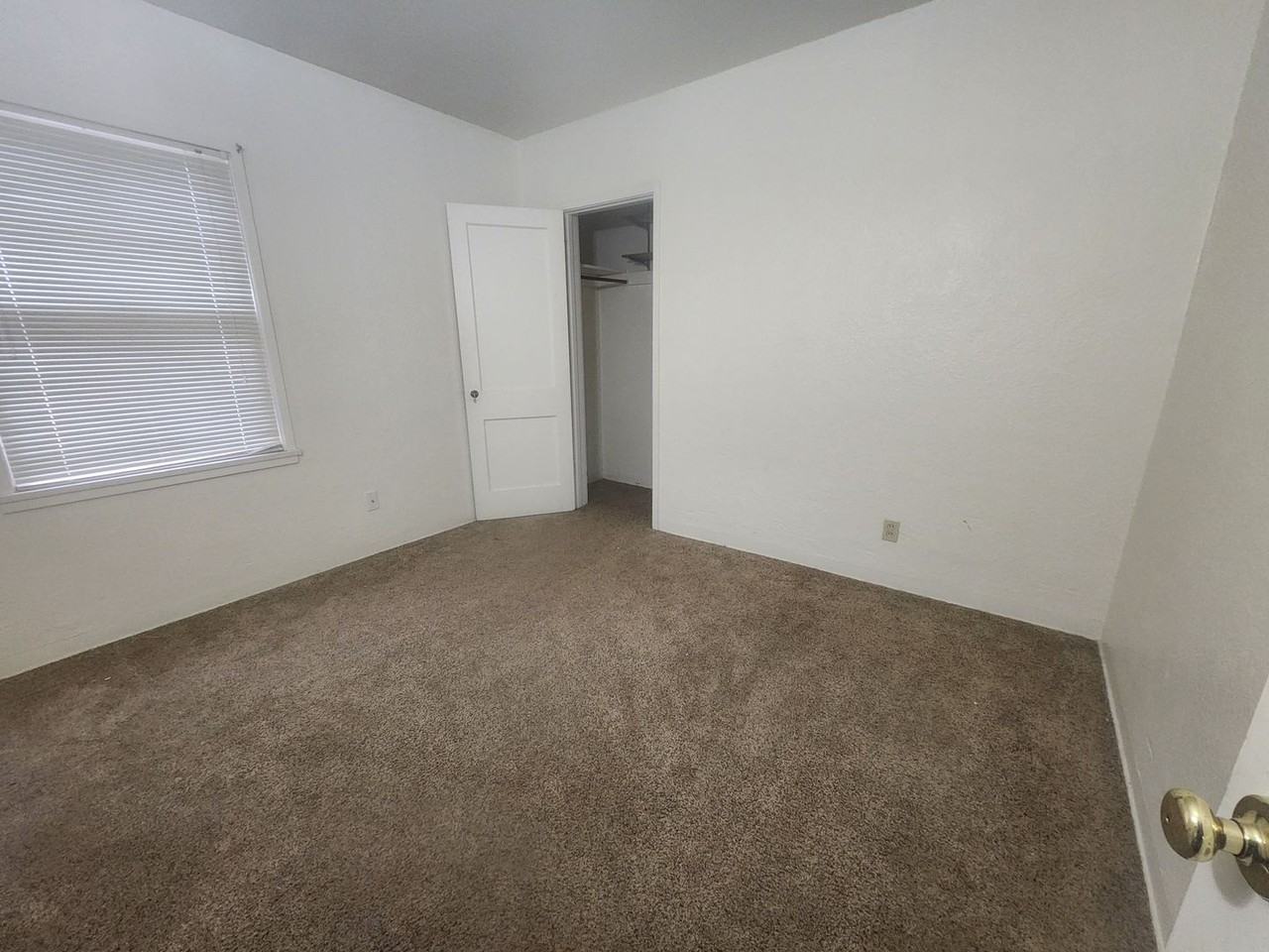 721 E College Dr - Photo 6 of 14