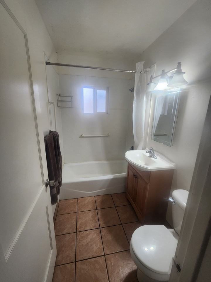 721 E College Dr - Photo 7 of 14