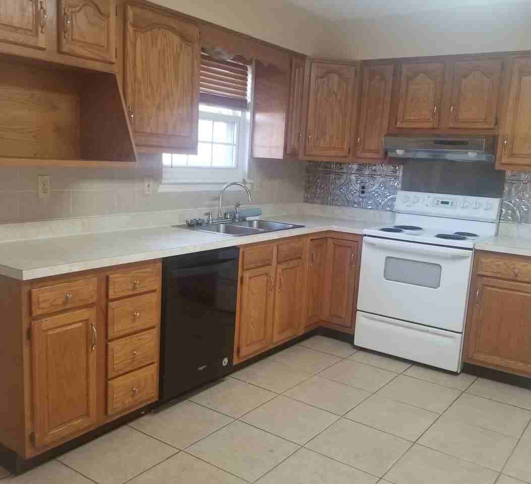 310 Catalpa Dr - Photo 2 of 17