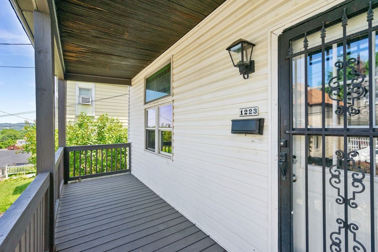 1223 Mutual St - Photo 2 of 16