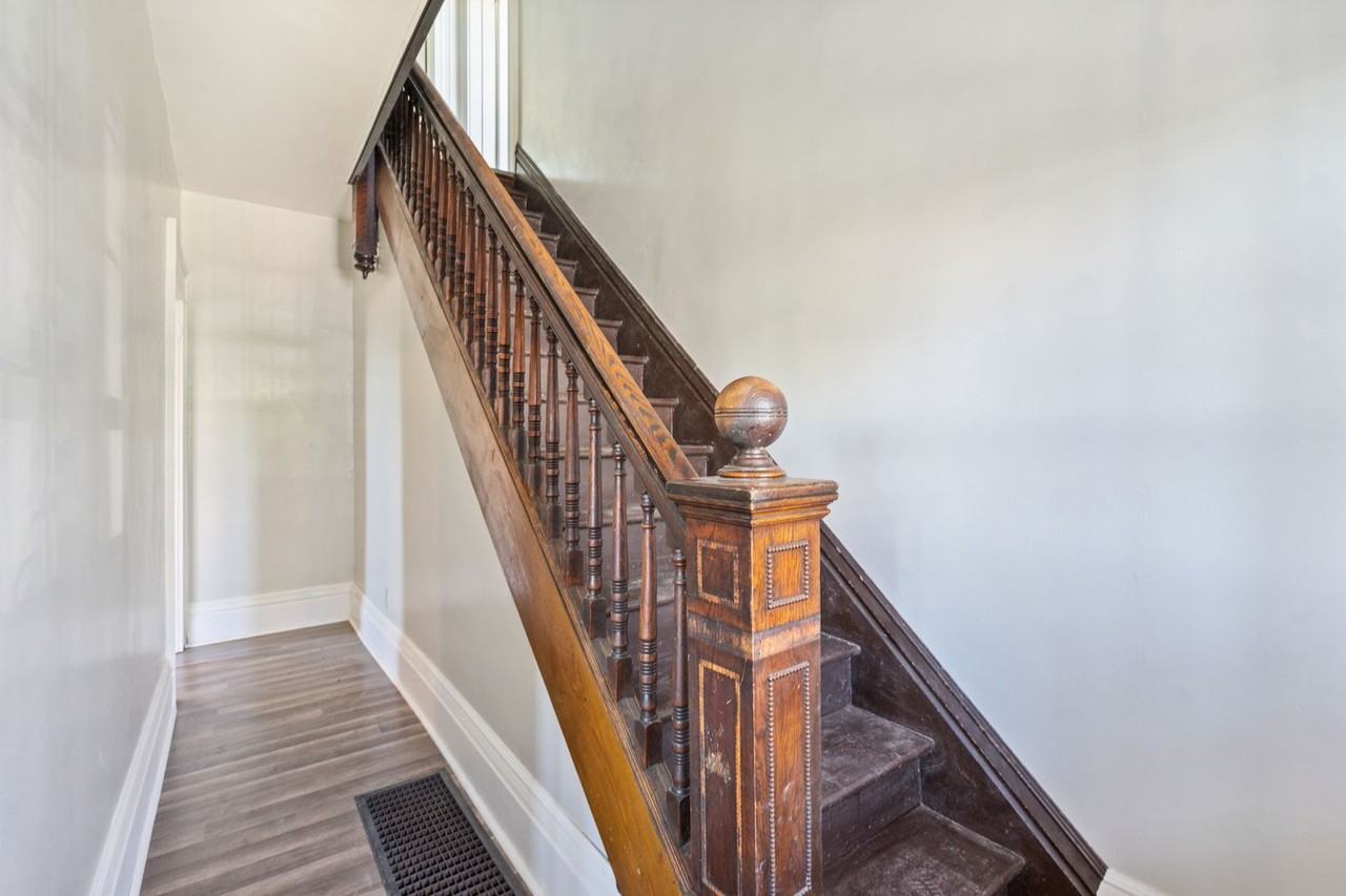 1223 Mutual St - Photo 3 of 16