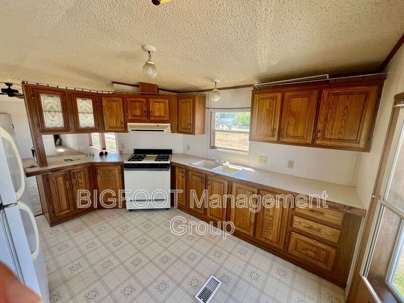 107 Silsbee Ave - Photo 3 of 4